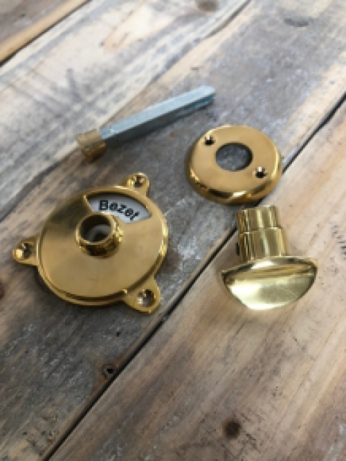 Twist lock for toilet or bathroom - polished brass