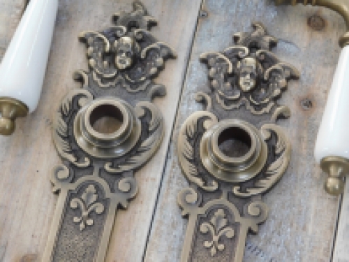 Set deurbeslag messing, antiek- deurplaten zeer decoratief met engelen - klinken met porseleinen grepen.