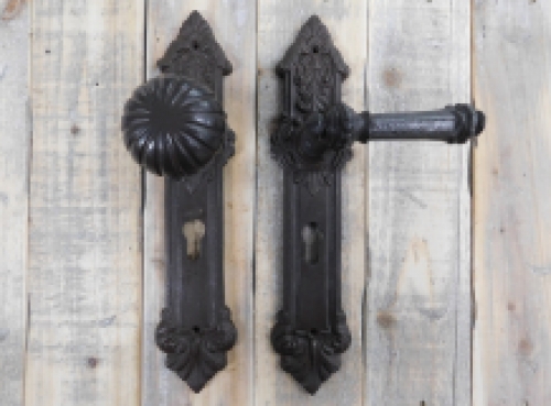 Set deurbeslag - vaste deurknop, deurklink en 2 deurplaten klassiek PZ92