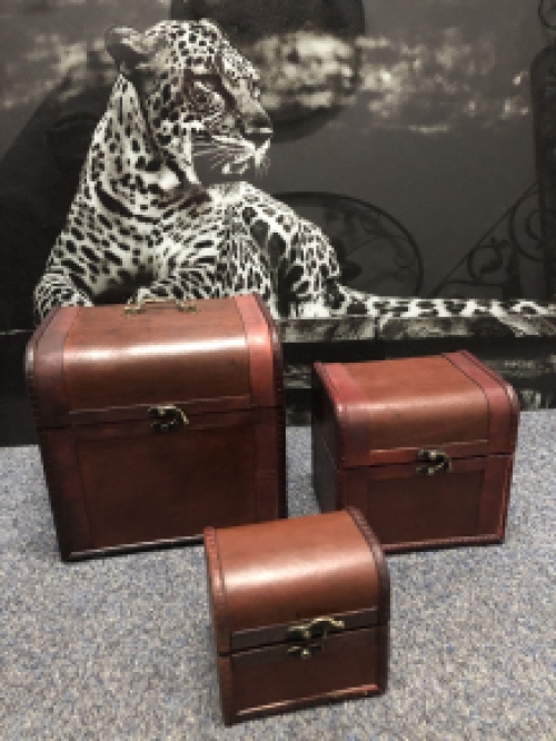 Beautiful set of 3 colonial wooden boxes with beautiful fittings, storage box.