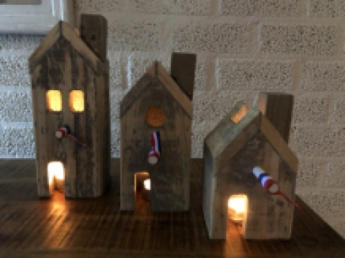 Decorative houses entirely handmade from wood, beautiful!!