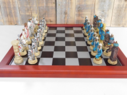 Schönes Schachspiel mit dem Thema: ''CRUSADE VS MUSLIM'', besonderes Schachspiel!