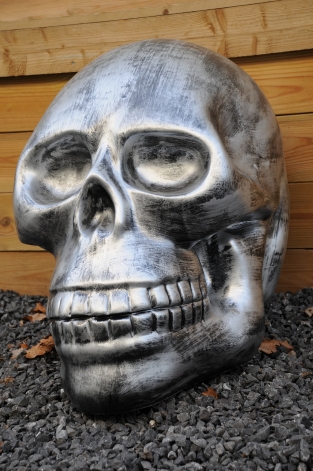 Sehr großer anatomischer Schädel, aus Polystein grau-schwarz