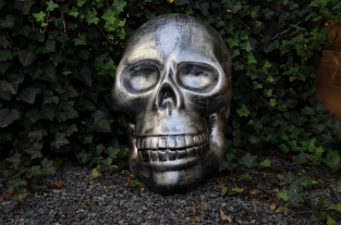 Very large anatomical skull, made of Polystein-grey-black