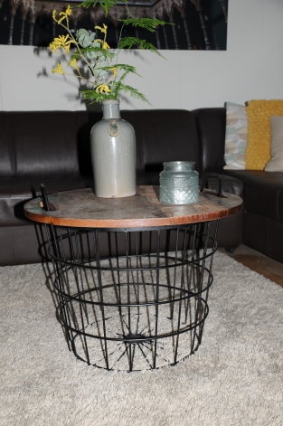 Table basket By-boo-metal-colonial hardwood tabletop, very trendy!!