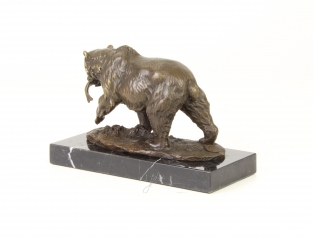 Eine schöne Bronzestatue eines Grizzlybären
