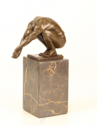 Bronzeskulptur eines männlichen Aktes in Tauchposition