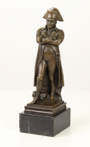 Eine Bronzestatue von Napoleon