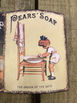 Kapstok ''Pears' soap'' met 2 haken, van metaal, als handdoek houder / kledinghaak