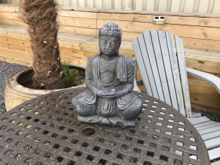 Buddha mit Handgesten-Meditation, aus massivem Stein