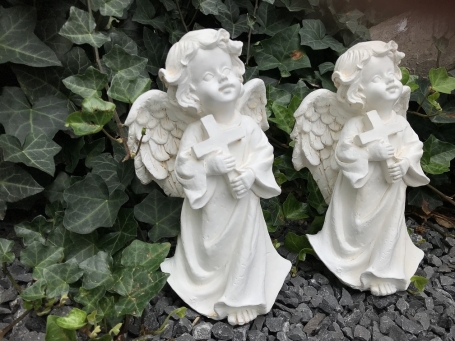 Set of angel statues with cross, made of polystone