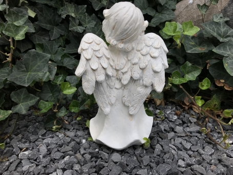 Angel statue with cross, made of polystone