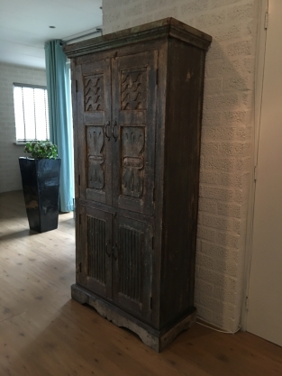Prachtige zware koloniaalse kast 
