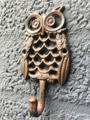 Wardrobe hook based on an owl, metal cast iron