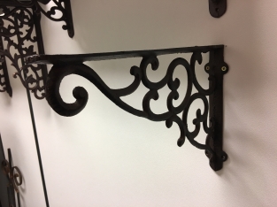 Pair of shelf supports, hanging bracket, cast iron