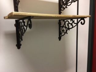 Pair of shelf supports, hanging bracket, cast iron