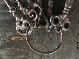 Middeleeuwse sleutelbos als decoratie met 6 sleutels