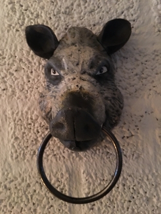 1 Wildlife head iron in color, with towel ring