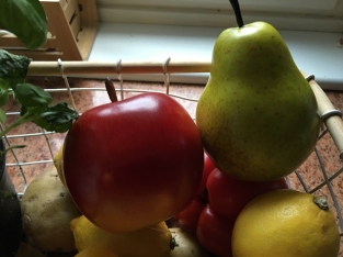 Beautifully real-looking apple, see the photos!!