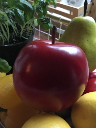 Beautifully real-looking apple, see the photos!!