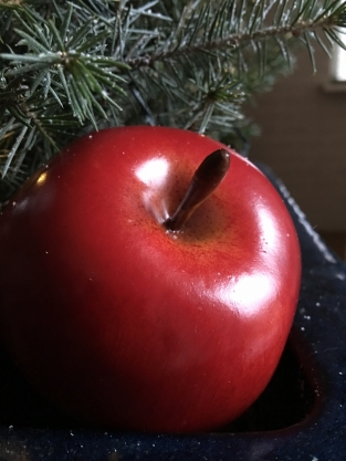 Beautifully real-looking apple, see the photos!!