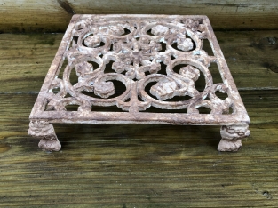 Cast iron hand-forged grill pan trivet, square.