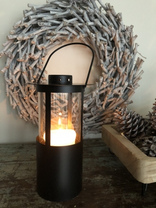 Lantaarn, metaal en glas, mooie zware zwarte (olie-kaars) lantaarn