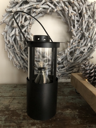 Lantaarn, metaal en glas, mooie zware zwarte (olie-kaars) lantaarn