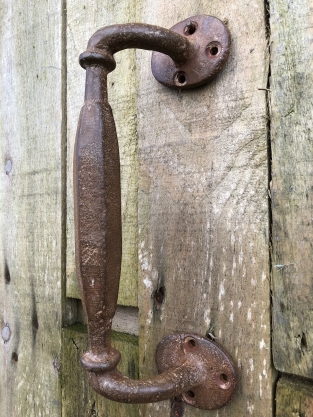 Door handle round-base made of solid iron - large- rust brown coated.