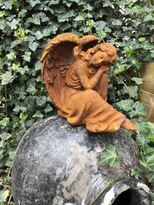 Beautiful seated angel, full of detail, cast iron rest