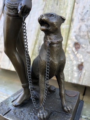 Eine Bronzestatue von Kleopatra mit PANTHER