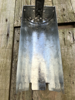 Dakgootschep metaal-hout, zeer geschikt voor de ronde oude antieke goot!!