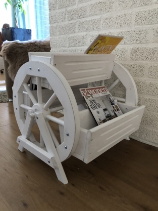 Reading box, wood, with 2 wagon wheels wood-white, very nice!