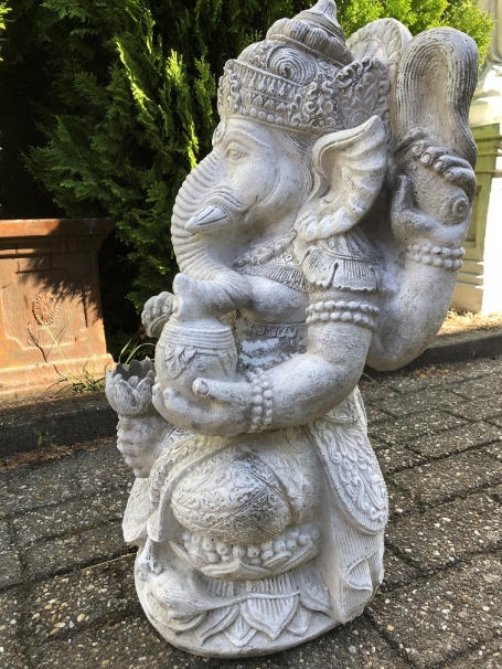 Statue Ganesha 1 - der Gott der Weisheit, des Wohlstandes und des Glücks - Massivstein