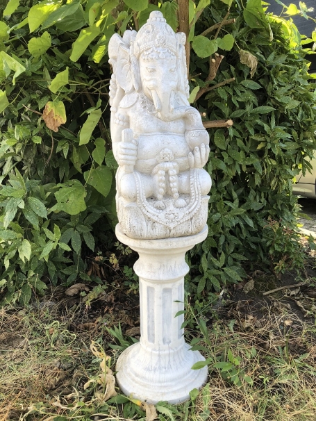 Statue Ganesha auf Sockel, ein hinduistischer Gott, Vollsteinstatue!