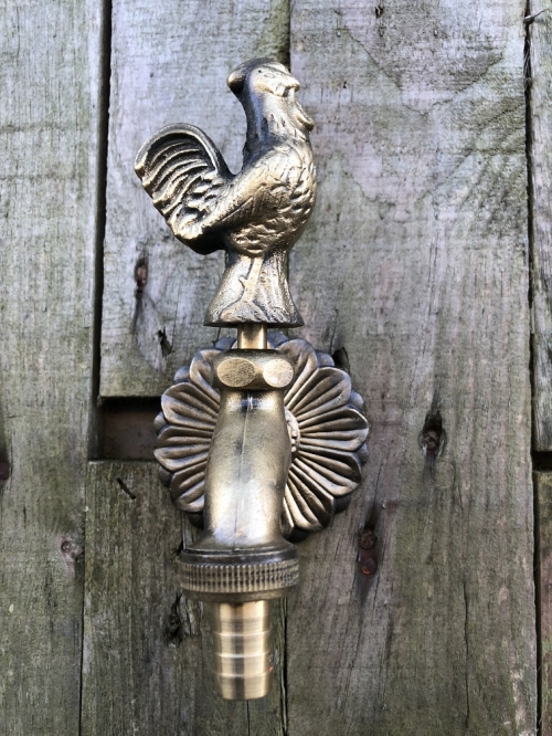 Wasserhahn mit hübschem Hahn für Gartenbrunnen, Messing