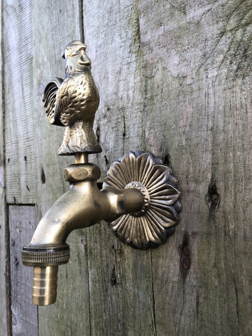 Wasserhahn mit hübschem Hahn für Gartenbrunnen, Messing