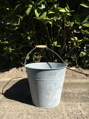 Bucket, made of zinc