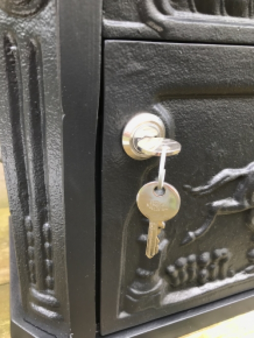 Brievenbus / mailbox vervaardigd uit gegoten aluminium, mat zwart