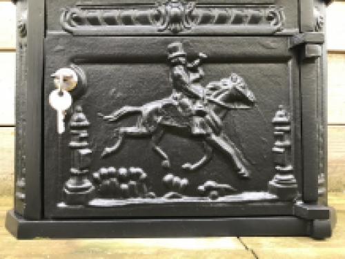 Brievenbus / mailbox vervaardigd uit gegoten aluminium, mat zwart