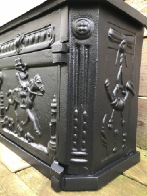 Brievenbus / mailbox vervaardigd uit gegoten aluminium, mat zwart