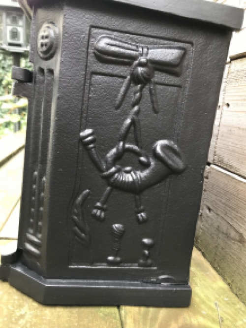 Brievenbus / mailbox vervaardigd uit gegoten aluminium, mat zwart