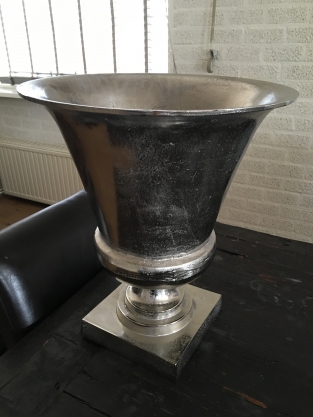 Grote aluminium vaas, super mooi ontwerp!!