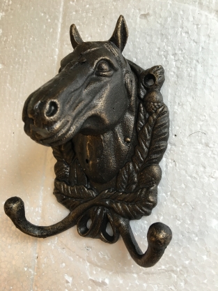 Gietijzeren-bronskleurig paardenhoofd met dubbele kledinghaak, prachtig!!