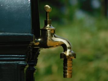 Standing Fountain - Dark Green - Aluminium - Brass Faucet