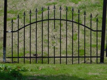 Ornamental fencing - garden fence - powder-coated black