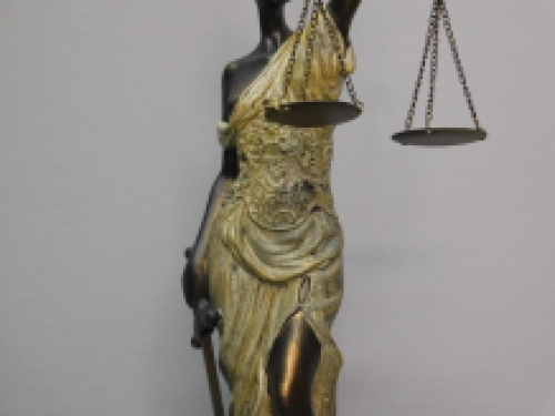 Statue - Lady Justice - Polystone - Bronze farbe