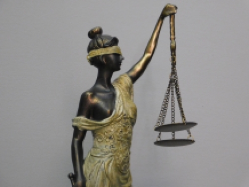 Statue - Lady Justice - Polystone - Bronze farbe