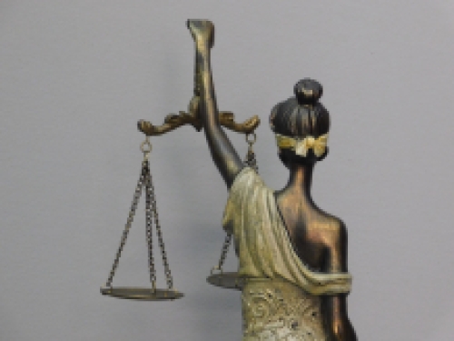 Statue - Lady Justice - Polystone - Bronze farbe