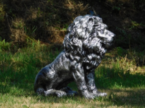 Beautiful statue of a lion, polystone, silver-gray, beautiful in detail!